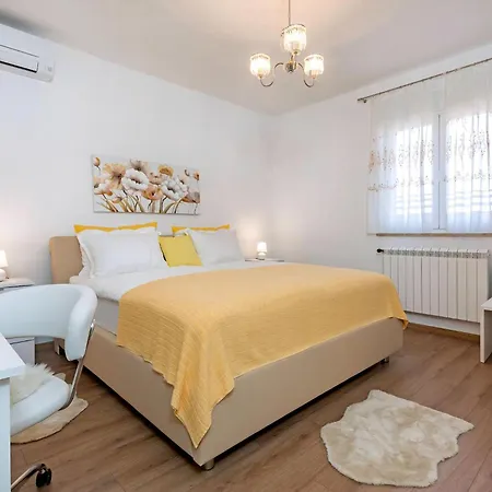 Apartment Oliva