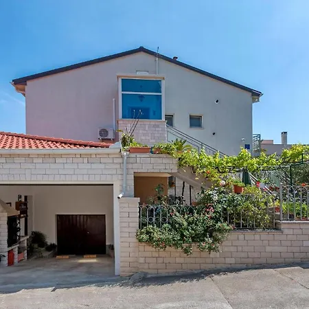 Oliva Apartment *